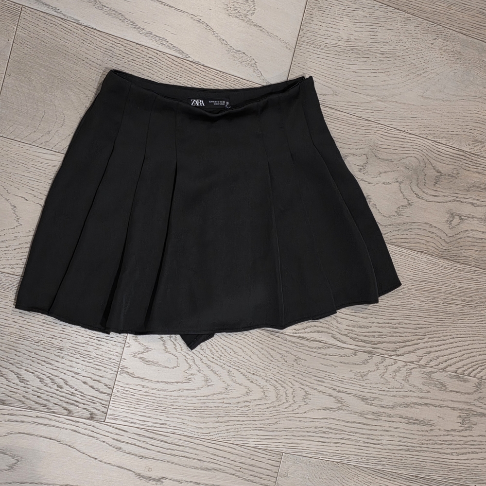 Zara Black Pleated Mini Skort